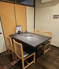 二階　個室　4名様テーブル(8名様まで対応可能)