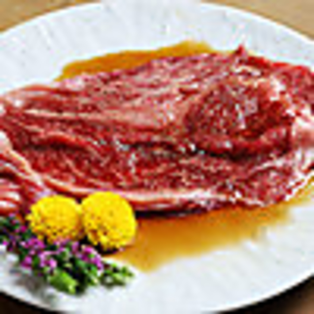 口溶けのよいロース肉も当店自慢！とろけるロースをすき焼き風に♪