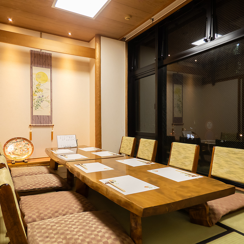 人気のお座敷には自然光をたっぷり取り込む個室も◎お祝い事や披露宴会、同窓会など様々なシーンに
