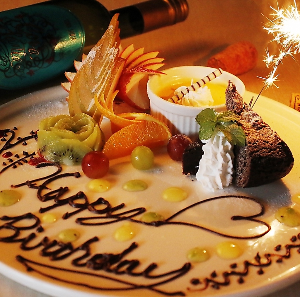 大切な方の記念日や、各種お祝いにぜひ♪メッセージ付きデザートプレートは1500円（税込）◎※要予約