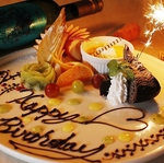 大切な方の記念日や、各種お祝いにぜひ♪メッセージ付きデザートプレートは1500円（税込）◎※要予約