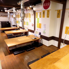 脚を崩してリラックスしながらお食事がご堪能いただけるお座敷は6名席を4つご用意!会社帰りの同僚とのお食事やご家族でのお食事に最適。なお、当店は小さなお子様連れも大歓迎でキッズルームの完備もございます。