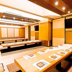 【加熱式タバコ喫煙可能】掘りごたつの完全個室は会社でのご宴会や女子会、ママ会、オフ会など、ワイワイ集まる中規模宴会におすすめです。また、幹事様にもお得なクーポンや2時間飲み放題付きのコースを4,000円(税込)～各種ご用意しております！単品飲み放題ももちろんございます！活気ある当店へぜひ！