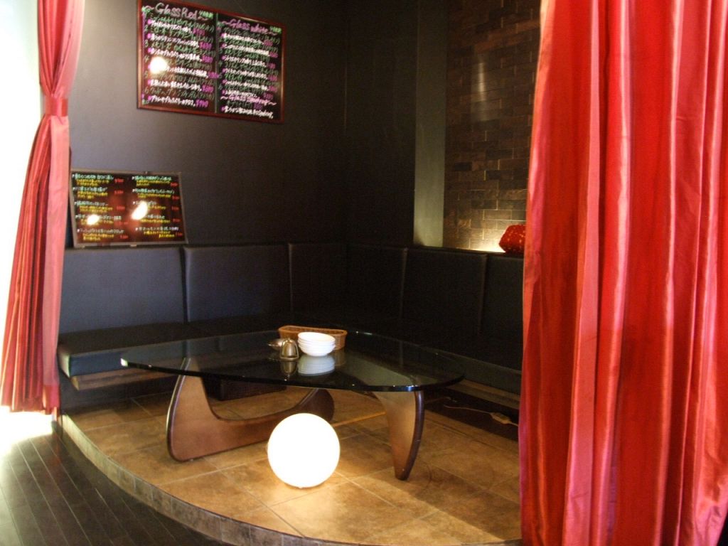 ライトが煌めくステキな店内はお誕生日会にも♪仕事帰りにもピッタリです！