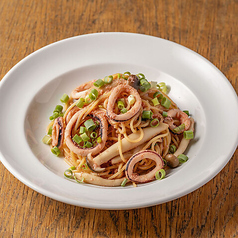 博多明太子、イカ、キノコの醤油バターソース