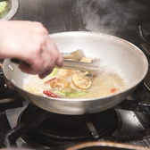 【新鮮な魚介類】ムール貝や旬のお魚の焼き・蒸し料理をご用意。お好みに合わせてお作りすることも可能です♪