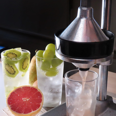 ◎目の前で搾る生搾りフルーツサワー！