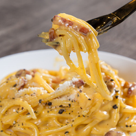 濃厚なカルボナーラで至福のひとときを◎
