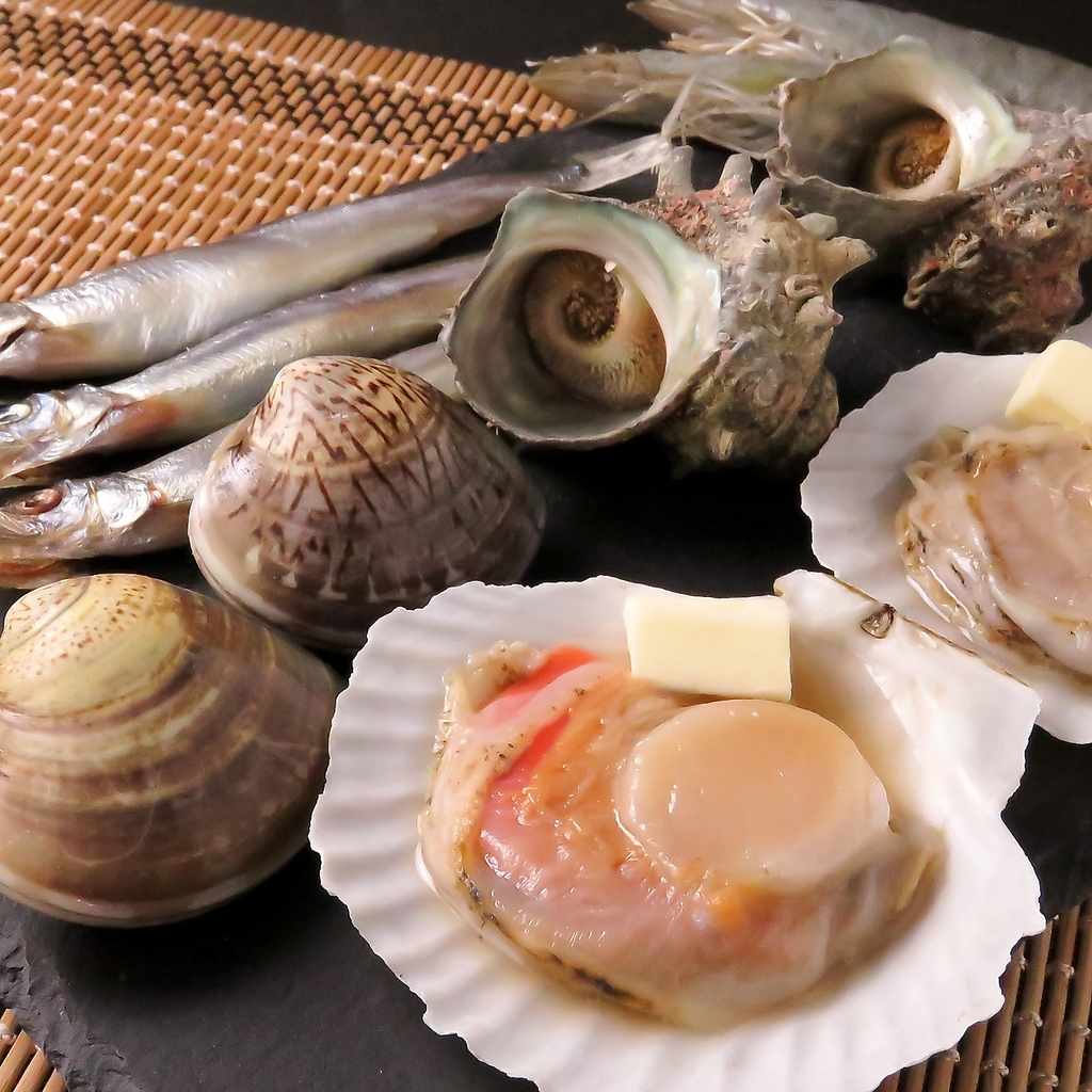 鮮度を保ち、新鮮なままご提供する海鮮料理はどれも絶品！お酒との相性も抜群なメニューが充実！