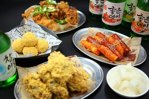 11種類の薬味で食すサムギョプサルと、9種類のフレーバーから選べる本格韓国チキン！