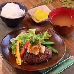 手ごねハンバーグをご賞味あれ