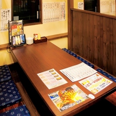 足を伸ばしてくつろげる掘りごたつのお席は、気の合う友人や同僚、ご家族とのご利用にもぴったりです。