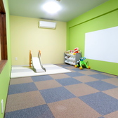 お子様が遊べるキッズルームがございます。