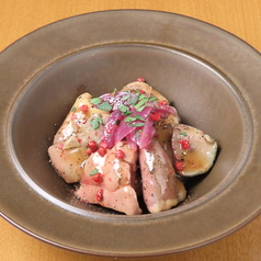 シェフ自慢の鶏白レバーとハツのコンフィ