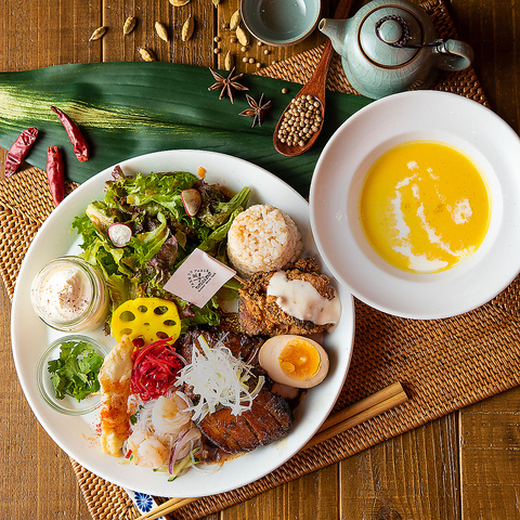 1プレートに美味しいがつまった大人のお子様ランチ♪の写真