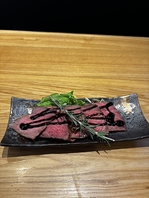 気取らず集えるカジュアル肉バル