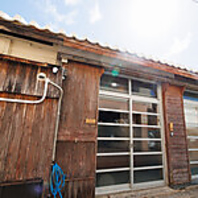 風情ある古民家を改装。木の温もりを感じる和モダン空間