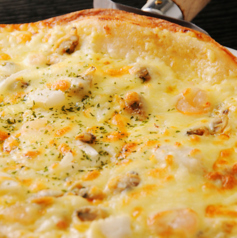 シーフードのタルタルピッツァ