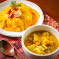 料理メニュー写真 【おすすめ】　イエローカレー玉子・えびトッピング　Yellow Curry with Thai Omelet & Shrimp