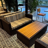 テラス席は、非日常を感じる癒しの空間です。　