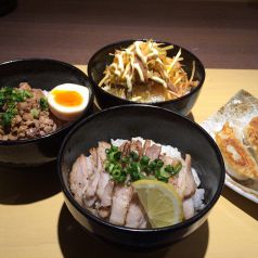 【ＮＥＷ♪】+350円で選べる3種の丼に餃子がセット♪