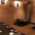 7名～最大20名様まで対応可能な、広々とした掘りごたつ式の半個室です。足を下ろしてゆったり寛げるので、長時間の宴会でも疲れにくいのが嬉しいポイント。会社の大規模な飲み会や同窓会など、大人数での集まりに最適です。一体感のある和の空間で、新潟直送の美味しい料理とお酒を存分に味わいつくしてください。