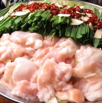 ぷるっぷるの牛もつを使用した博多もつ鍋は必食です
