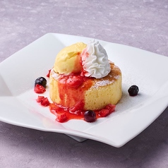 ふわふわパンケーキ いちごソース