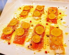 鯛と生ハムとシャインマスカットのカルパッチョ　Carpaccio of sea bream, prosciutto, and shine muscat