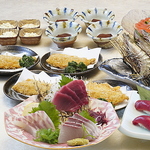 目利きのバイヤーが仕入れた、旬の海鮮や活貝などを使ったこだわりのメニューをご提供いたします◎