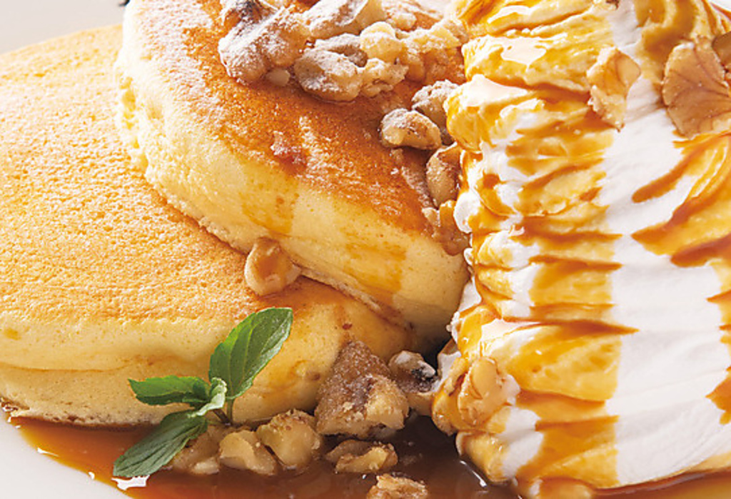 ランチタイム限定の『世界に一つだけのパンケーキ』人気メニューのキャラメルナッツ