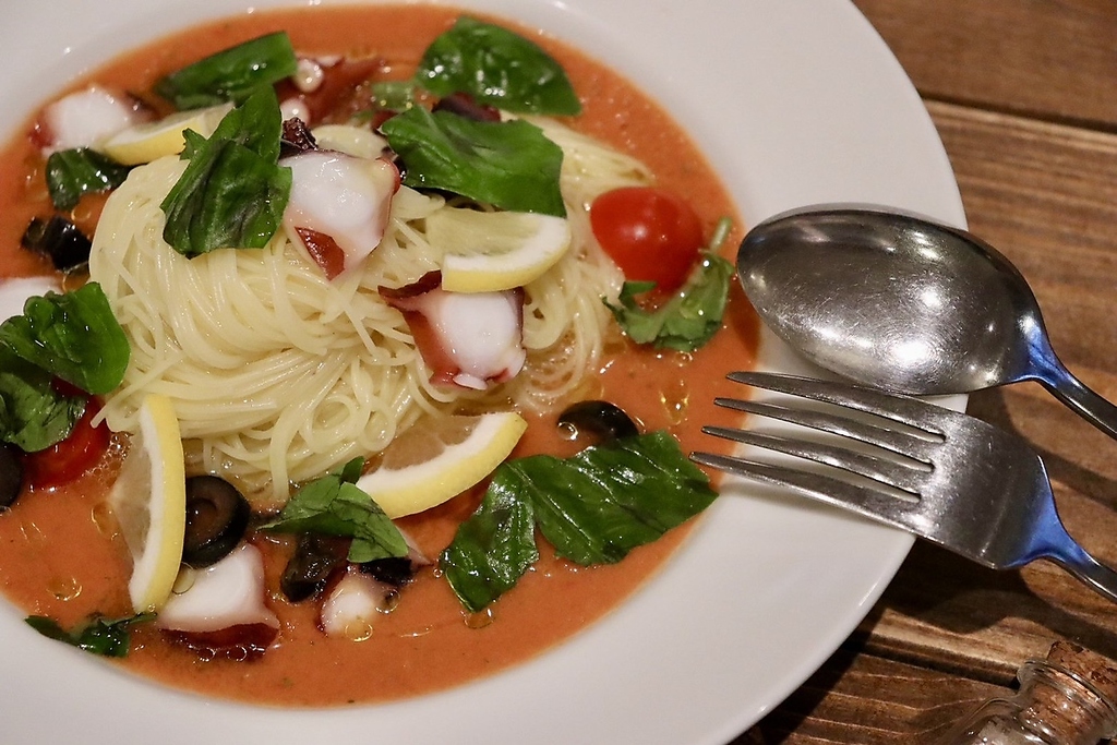 旬の食材をふんだんに使用した創作パスタが自慢。月ごとに替わるメニューもご用意しております。