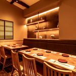 宴会に最適な完全個室は最大12名様まで。赤羽の喧騒を忘れ海鮮とおでんを愉しむ贅沢なひとときを。