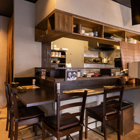 広々としたカウンター席