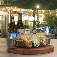 当店イチオシは本格沖縄タコス！