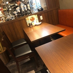 6名×1卓：各種宴会やプライベート飲み会、家族連れでもご利用できるお席となっております。　名古屋名物を思う存分堪能できるメニューえお取り揃えております！　【風来坊名古屋飯コース　100分飲み放題付　全8品　5000円】あります★詳しくはコースメニューへ♪