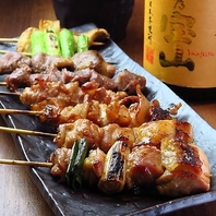 炭火で焼く焼き鳥は絶品