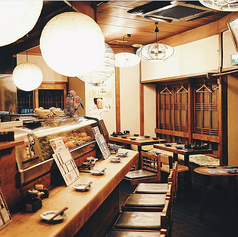 【最大30名貸切◎】カウンター16席とテーブル14席で最大30名様が着席可能！東梅田駅からのアクセスも抜群で飲み放題コースもご用意しております。宴会などにおすすめです！