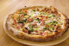 キノコとベーコンのジェノベーゼピザ