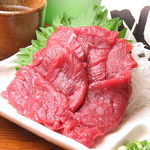 特選国産 桜肉刺しなどお酒に相性◎のお料理もご用意。
