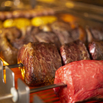 シュラスコ専用の機材で焼き上げる為、お肉はとても柔らかくジューシー