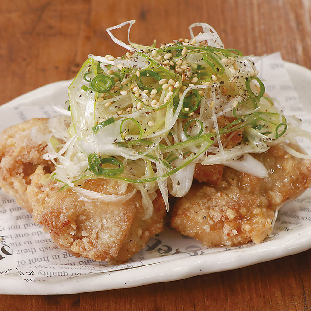 串焼きや新鮮な鮮魚を使った料理など、料理もドリンクも種類豊富に取り揃え♪