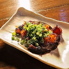 やみつきホルモンの炭火焼き