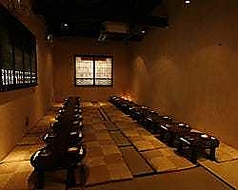 2階のお座敷席は貸切も可能です。22～40名様で承っているので、会社宴会や同窓会、イベントなど大人数での集まりにピッタリです◎