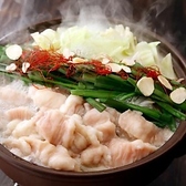 厳選した国産牛もつを使用した自慢のもつ鍋。味噌・醤油・塩・ピリ辛キムチなど、好みに合わせて選べるスープが魅力です。モツの旨みと野菜の甘みが溶け合い、最後の一口まで箸が止まらない美味しさ。〆のちゃんぽん麺や雑炊までたっぷり堪能できる、当店人気No.1の定番鍋です。