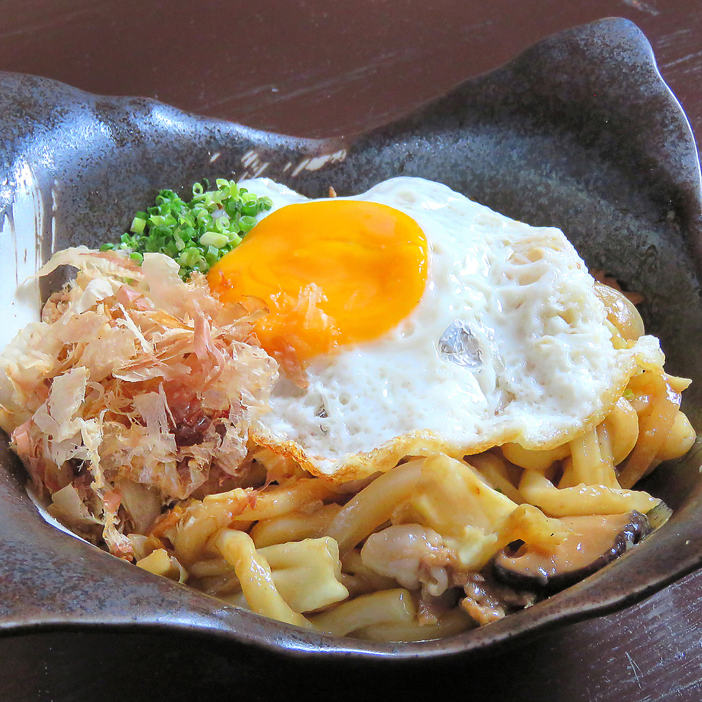 焼き鳥、お刺身、一品料理、鉄板、ご飯物や甘いものまで、種類豊富な料理メニューをお楽しみ頂けます