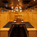 ご友人同士の飲み会はもちろん、デートや記念日、企業宴会など、プライベートからビジネスシーンまで幅広いニーズにお応えいたします。オープンなお席がお好みのお客様は大衆居酒屋の雰囲気を味わえる開放的なお席がオススメ♪