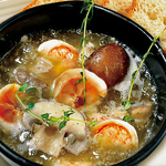 オリーブオイルとガーリックの香ばしい香りが食欲をそそる、アヒージョをご用意しております！