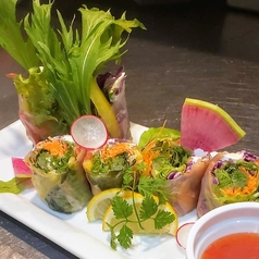 スモークサーモンとクリームチーズの生春巻き