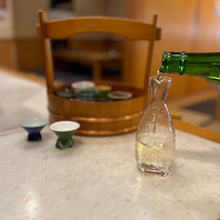 日本酒各種取り揃え。お猪口を選んでお楽しみ頂けます。